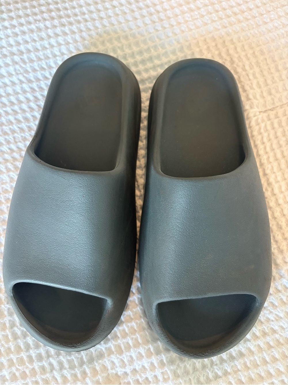 Yeezy Slide - Dark Gray